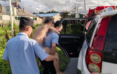 华来派出所携手救助两名落水者