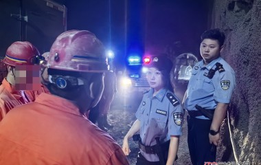 铿锵玫瑰绽芳华，警营新星暖民心