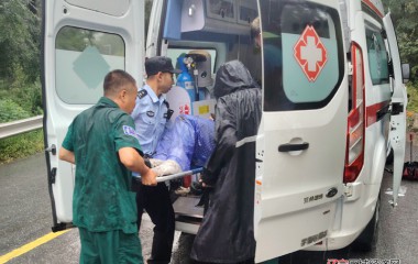 黑沟派出所及时救助摔伤路人