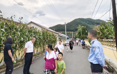 五里甸子派出所校园授课保安全