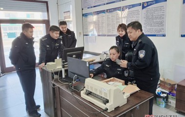 交管大队车辆科指导派出所开展车驾管业务