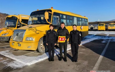 交管大队车辆科主动对接企业做好服务