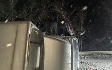 古城派出所民辅警风雪夜救援